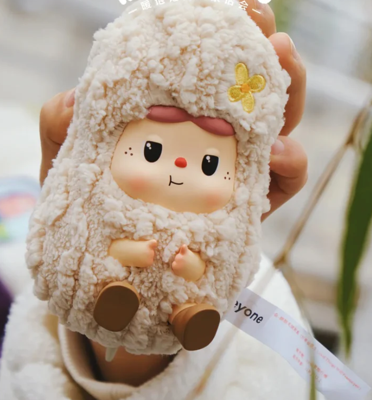 BAOBAO fireside tea party hand warmer plush toy doll