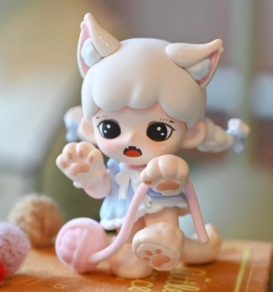 Zoraa Mewo Cat Face Mini toy doll