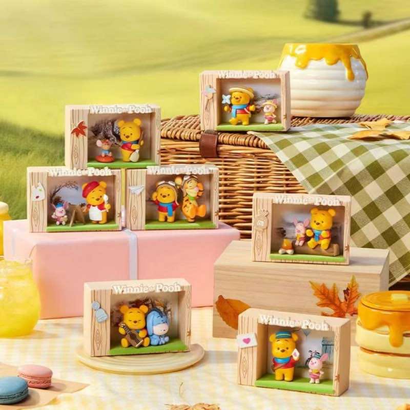 Winnie Pooh Autumn Travel toy doll