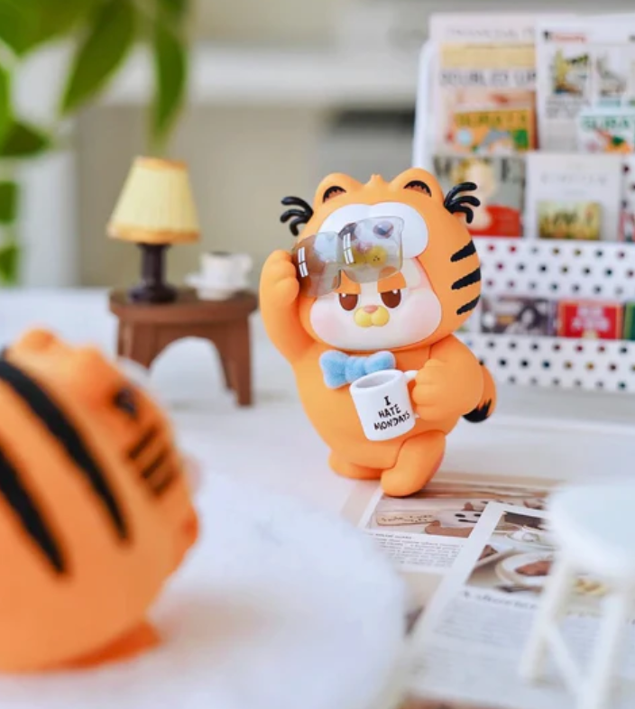 THE SLLO Garfield Family Gourmet Guardian Plan Figure toy doll