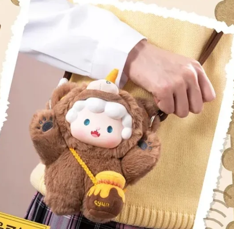 Gyun V4 Crossbody Bear Plush toy doll
