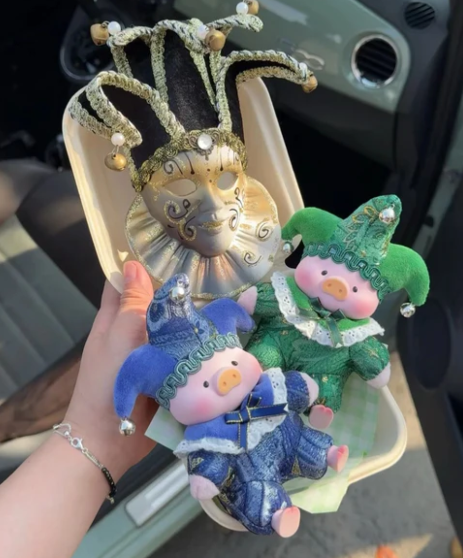 LuLu the piggy Triangel PVC Plush Keychain toy doll